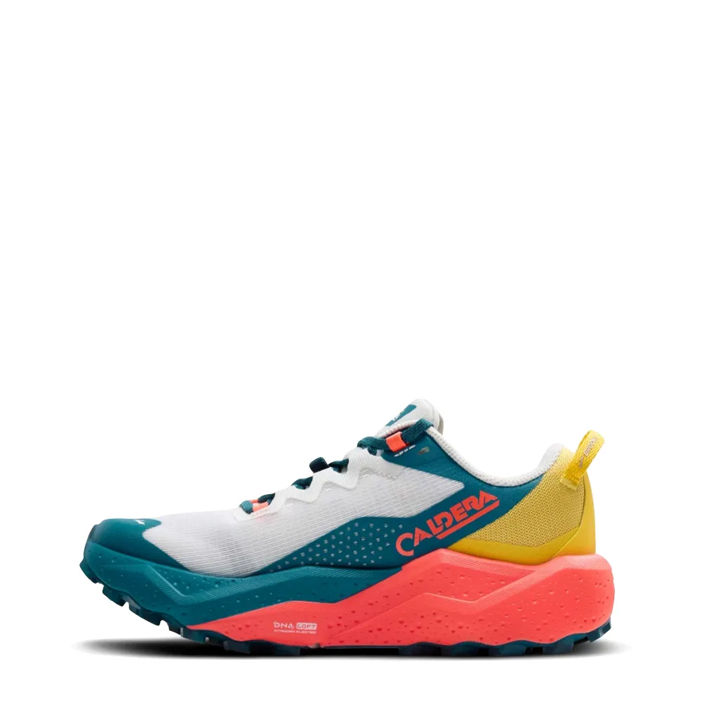 Brooks Women's Caldera 8 Sneaker en Bleu Nuancé/Coing/Flamme