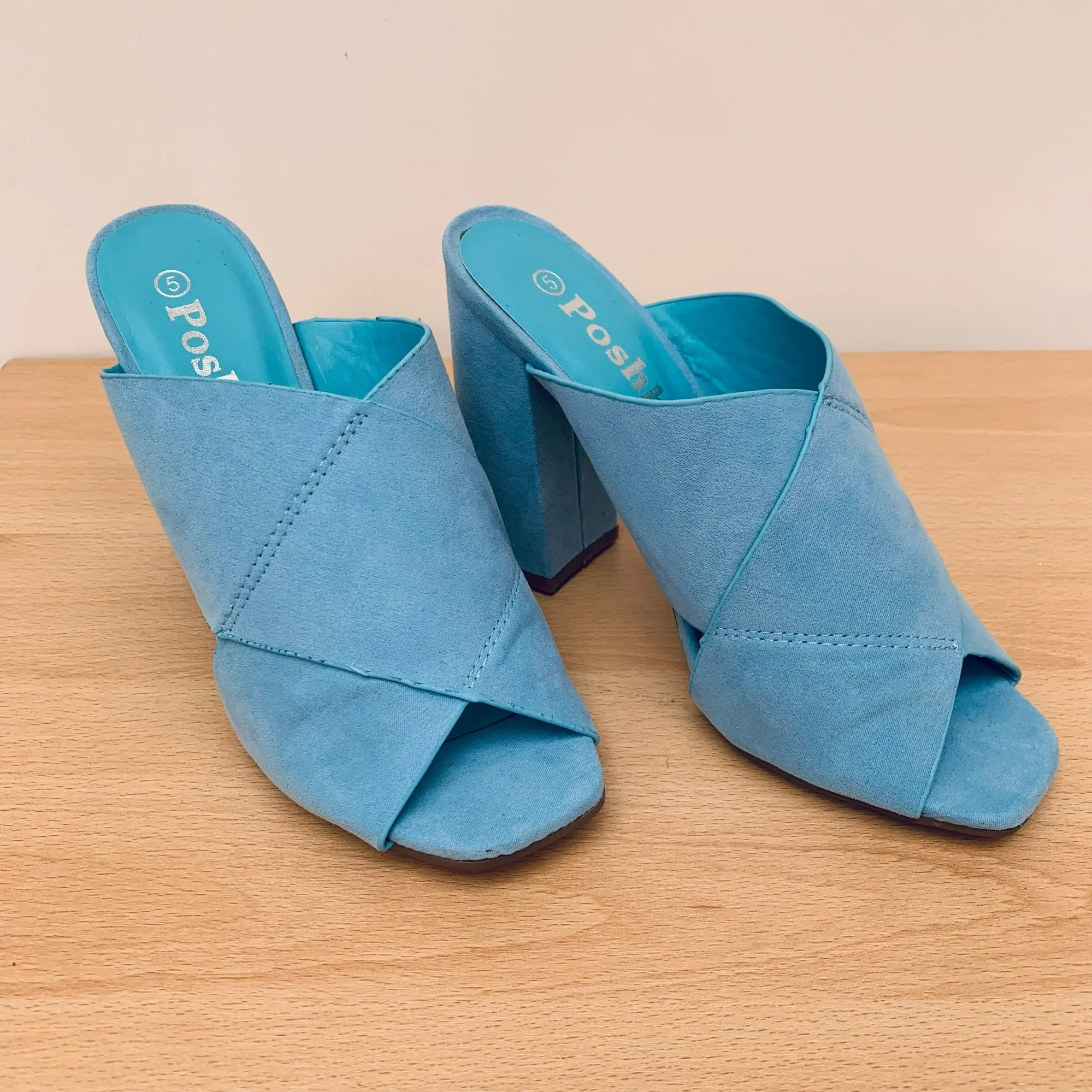 Footworks Mule à Talon Haut avec Lanières Croisées
