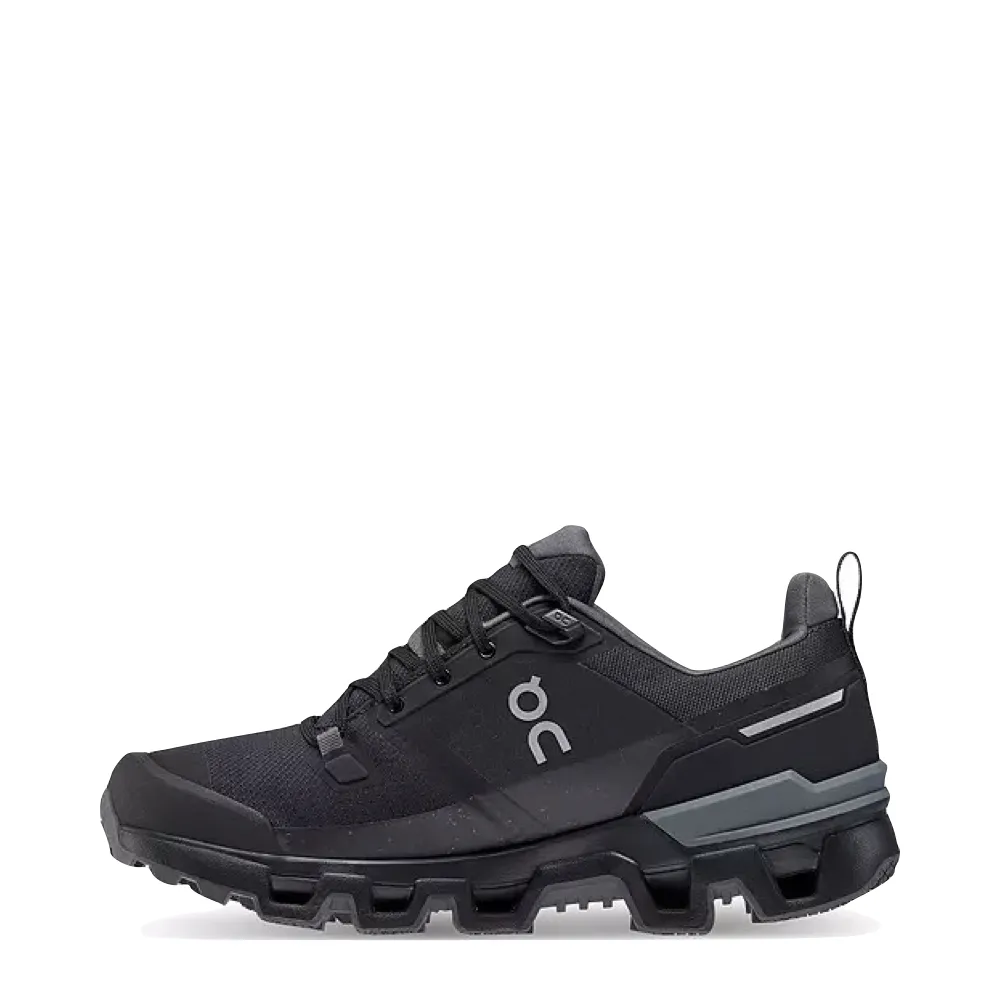 Sur les chaussures de randonnée basses imperméables Cloudwander pour femmes en noir/éclipse