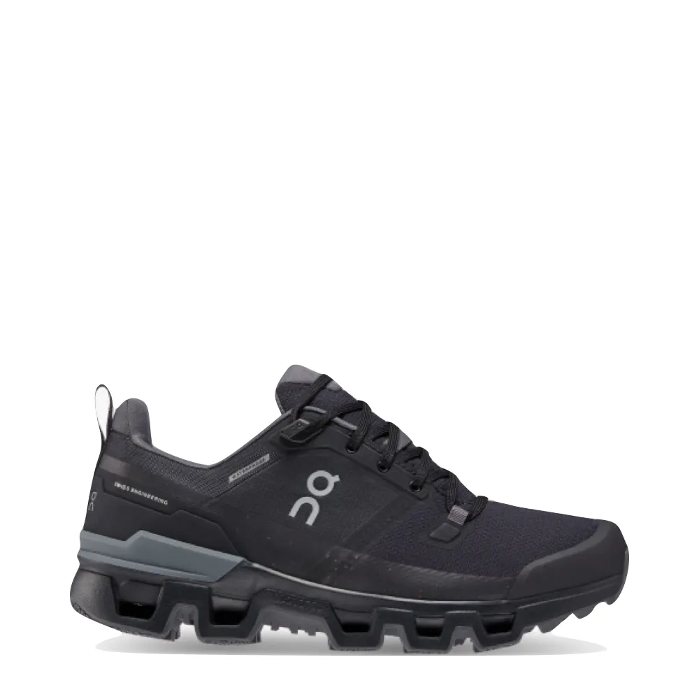 Sur les chaussures de randonnée basses imperméables Cloudwander pour femmes en noir/éclipse