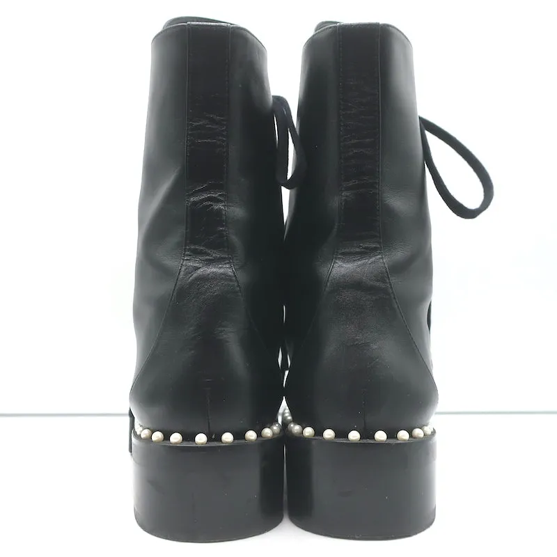 Stuart Weitzman Bottes de combat plates à ornements perlés Sondra en cuir noir Taille 9